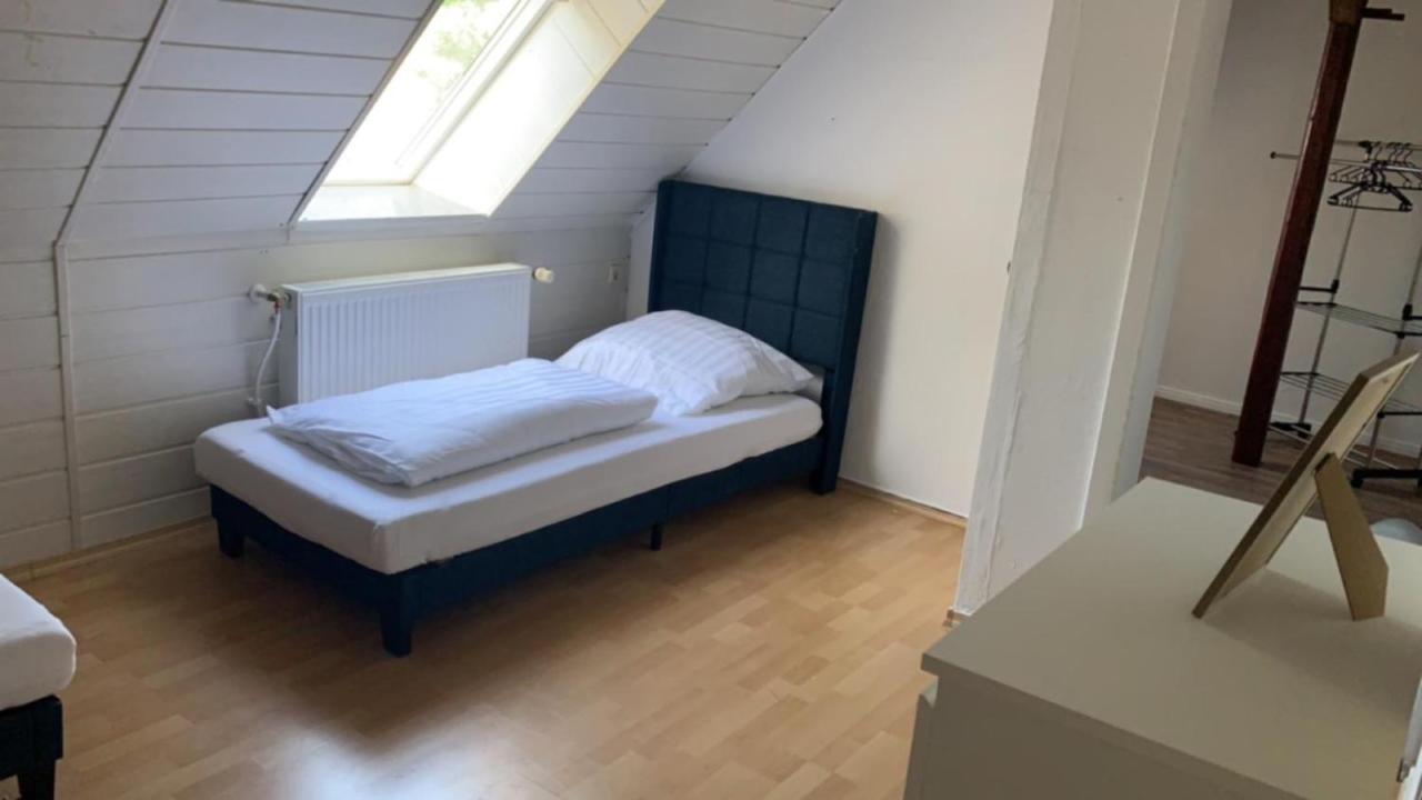 Zimmer In Wohnung Monteure Apartment Kuche Modern Enger Exterior foto