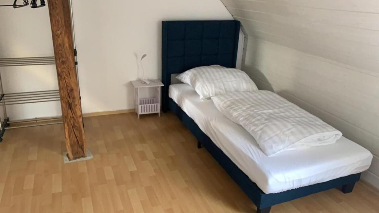 Zimmer In Wohnung Monteure Apartment Kuche Modern Enger Exterior foto