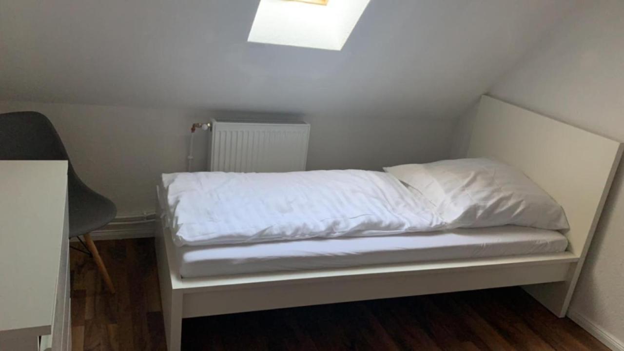 Zimmer In Wohnung Monteure Apartment Kuche Modern Enger Exterior foto